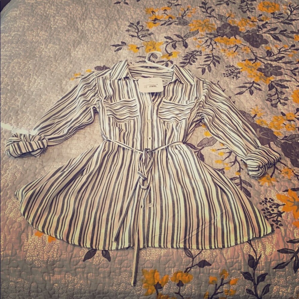 *brand new Isabel maternity button down shirt